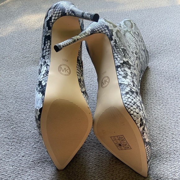 MICHAEL KORS RUE SNAKE EMBOSSED LEATHER STILETTO ANKLE BOOTIES SZ 10 NEW IN BOX - Picture 4 of 6